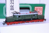 Elektrická lokomotiva řady 254 DR modelova zeleznica TT