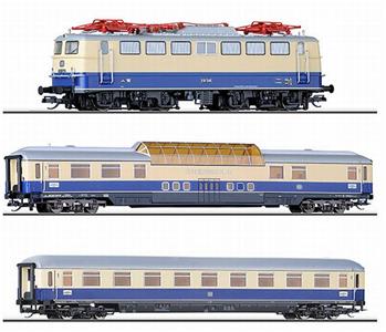 Set osobního vlaku „Rheingold 1“ sestávající se z elektrické lokomotivy E 10.12 a dvou osobních vozů