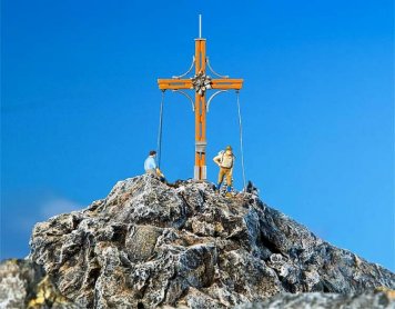 Kříž na vrcholu hor