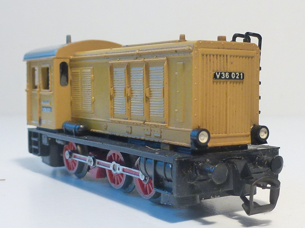 BTTB - Dieselová lokomotiva BR103 - TT