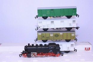 Nákladní set s parní lokomotivou BR 86 DR