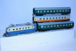 Rychlíkový set s lokomotivou E499 ČSD Berliner  TT Bahn nový špičkový vitrinový model (TT)