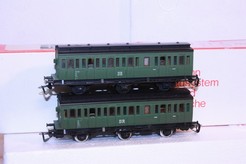Dva modely osobních vagónů DR