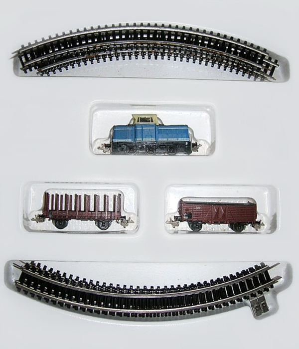 Nákladní set s dieselovou lokomotivou T334 ČSD 2 vozy a ovál kolejí zdarma!