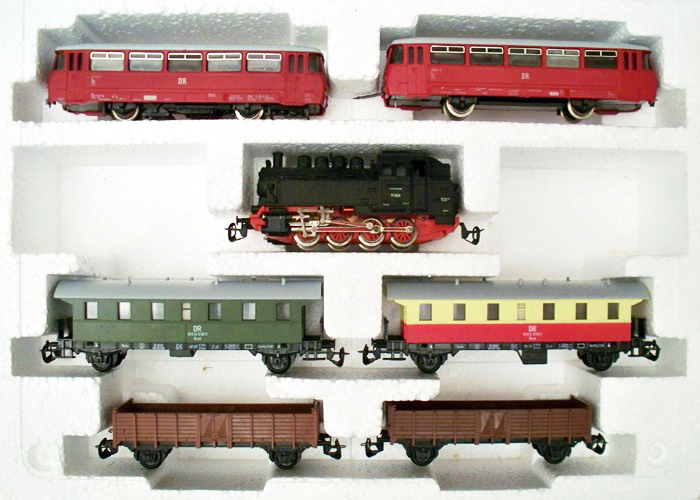 Nepoužívaný osobní set s lokomotivou BR 81+VT137 a 4 vagóny