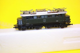 Poškozený model lokomotivy E44 DB