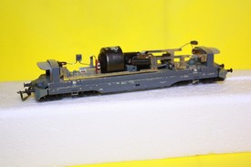 Kompletní podvozek i s motorem na lokomotivu BR 221 TT