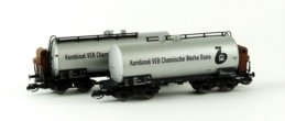 51532 Kuehn - Set dvou cisternových vozů Uerdinger, Buna, s brzdařskou brzdou