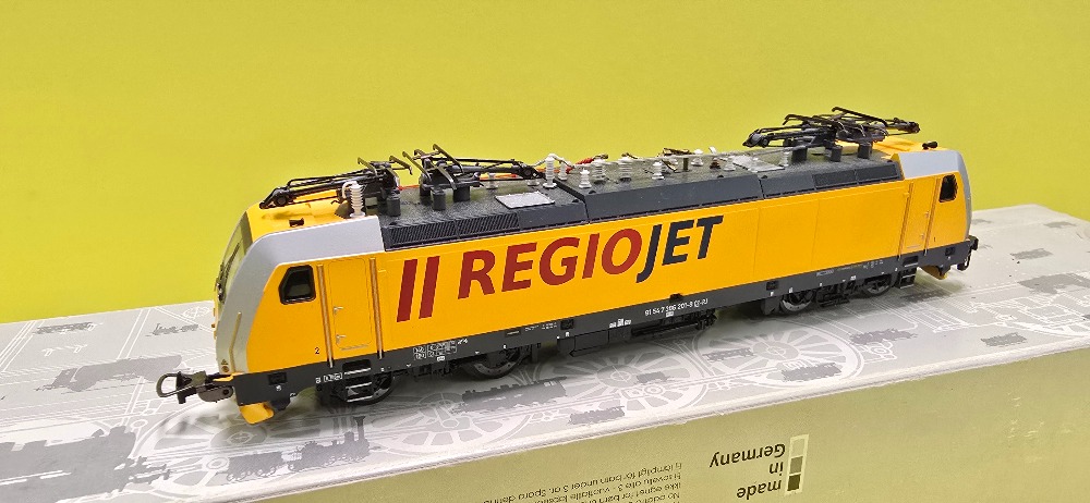 Elektrická lokomotiva Regiojet PIKO (HO)