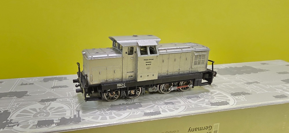 Poškozená lokomotiva BR 106 (HO)