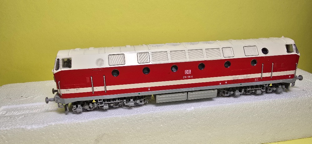 Dieselová lokomotiva 219 DB (HO)