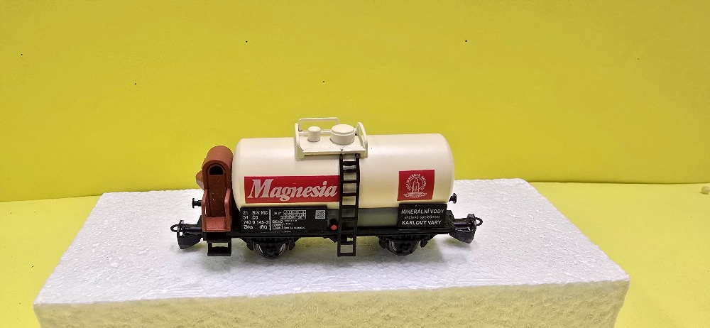 Nákladní vagón s nápisem Magnesia maloserie TT