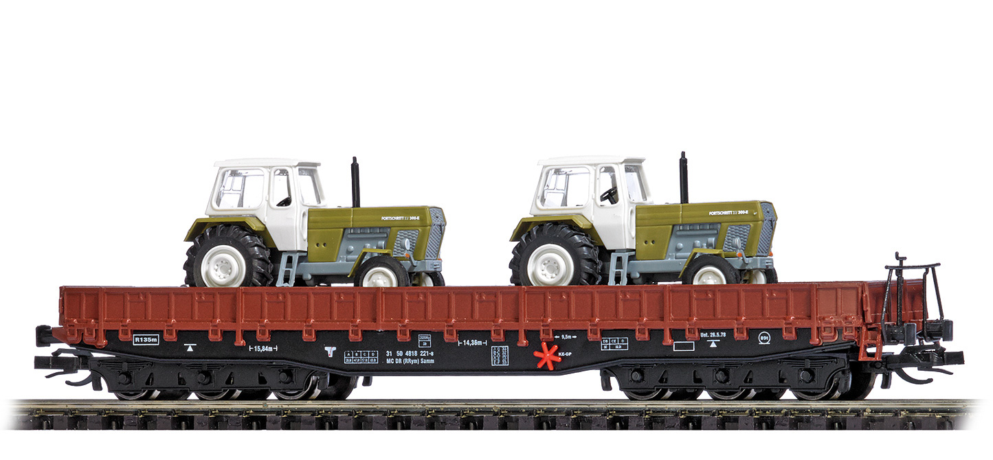 Busch 31170 plošinový vůz s nákladem traktorů TT